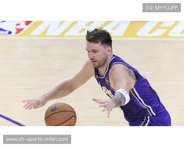 东契奇强攻篮下得手，独行侠追上比分